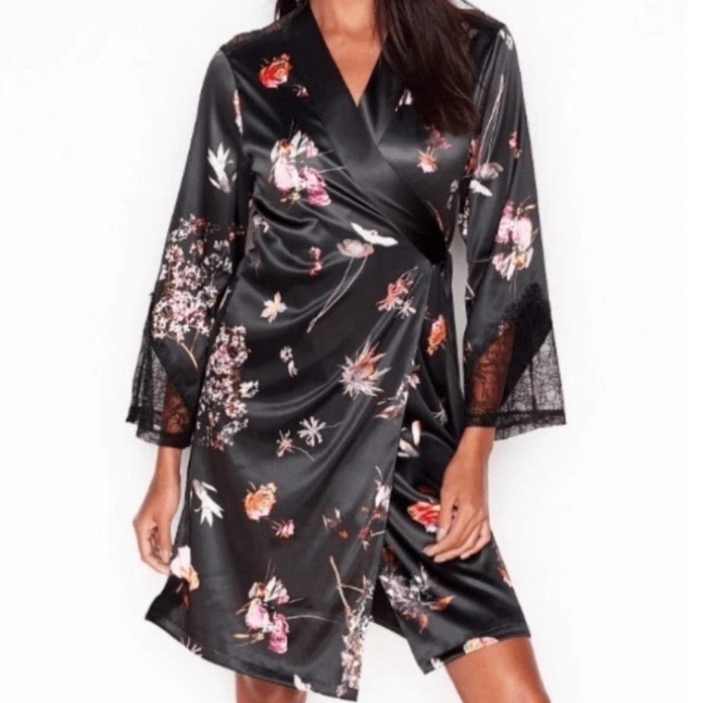 Victoria.Secrets Floral Black Lace Chantilly Kimono Robe